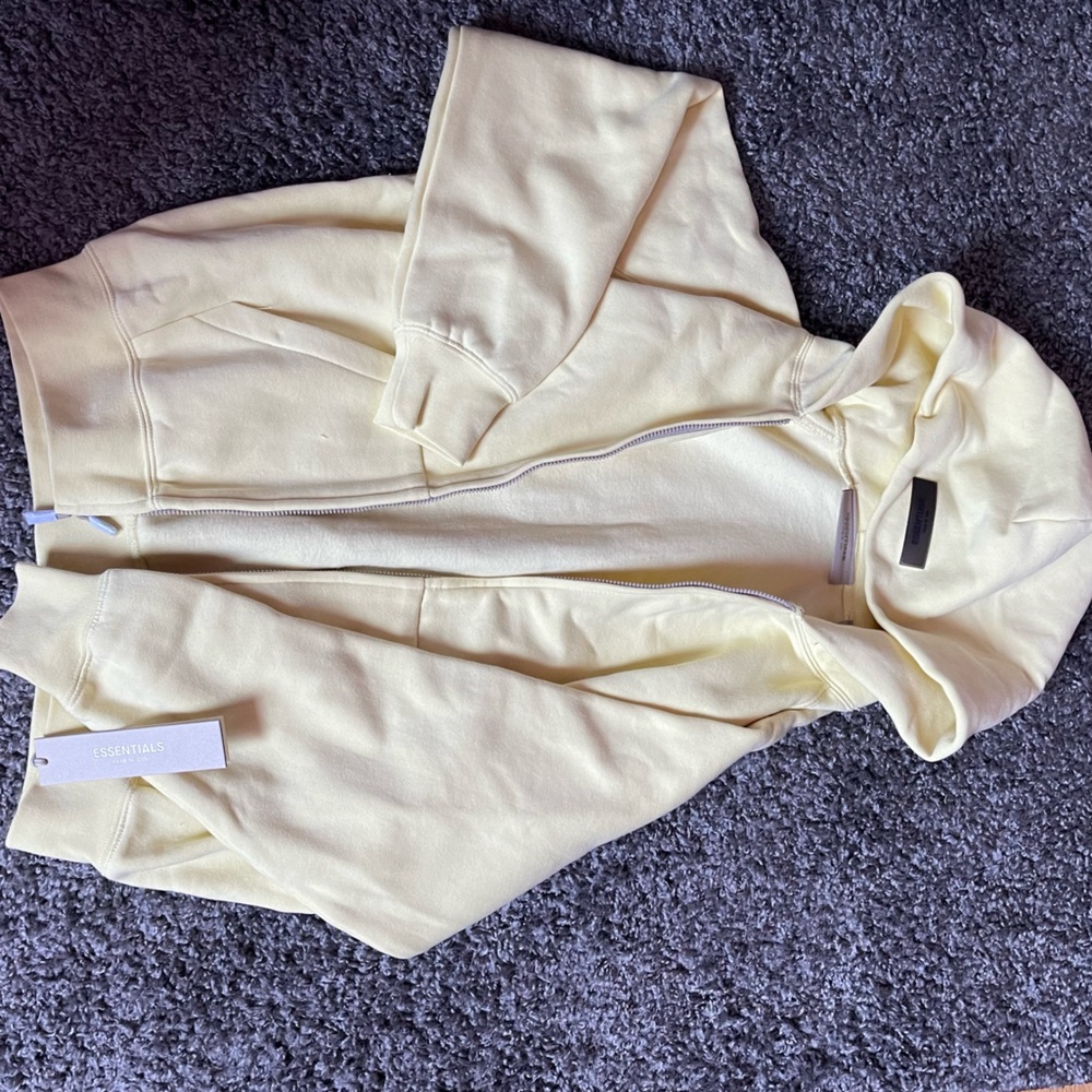 ESSENTIALS YELLOW SET